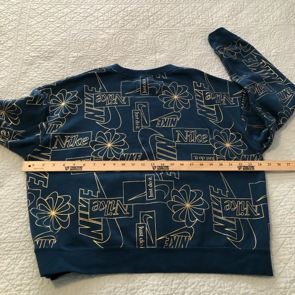 Nike Icon Clash All Over Print sweatshirt. Size large.